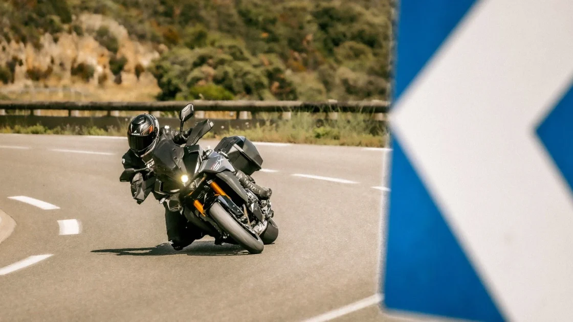 Motor Touring Suzuki GSX-S1000GX+ Tantang Dominasi BMW S 1000 XR