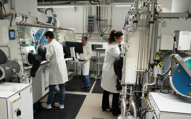 CATL Tingkatkan Pengembangan Baterai Solid-State ke 20 Ah