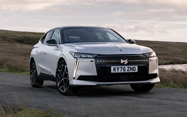 DS Nº4 Resmi Meluncur di Inggris dengan Opsi Hybrid