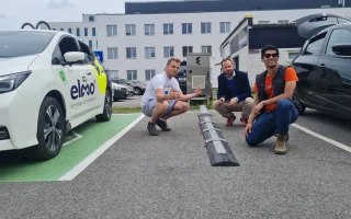 Elonroad Uji Pengisian Daya Nirkabel Truk Listrik di Singapura