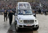 Mercedes-Benz Pamerkan Sejarah Kendaraan Paus di Vatikan