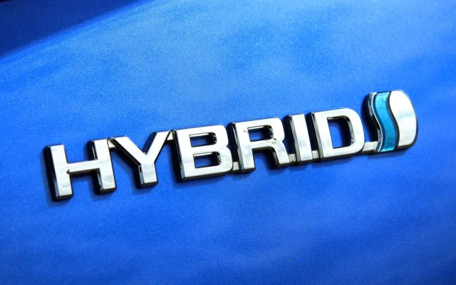 Toyota Siapkan Generasi Hybrid Baru Lebih Irit 15 Persen