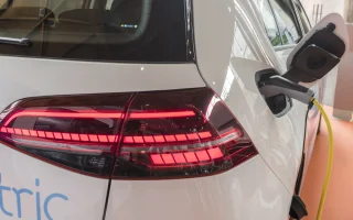 VW Tunda Pengembangan Golf Listrik Akibat Krisis Keuangan