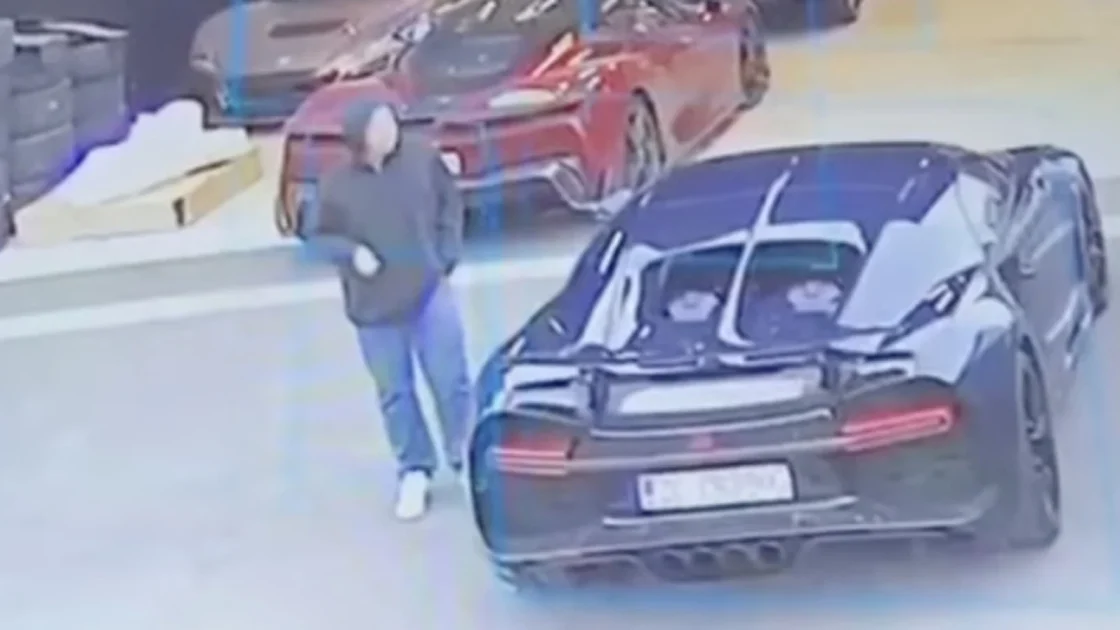 CEO Bugatti Kejar Chiron yang Dicuri Pakai Porsche 911