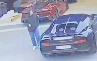 CEO Bugatti Kejar Chiron yang Dicuri Pakai Porsche 911