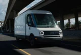 Van Listrik Rivian Kalahkan Penjualan SUV R1S dan Truk R1T