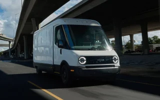 Van Listrik Rivian Kalahkan Penjualan SUV R1S dan Truk R1T