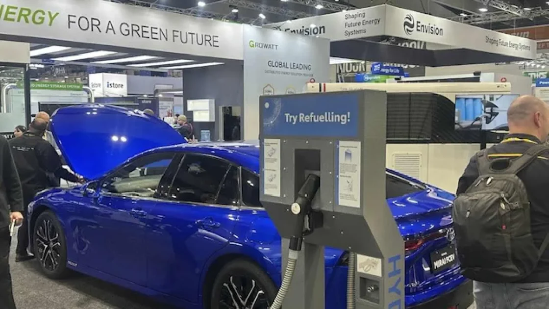 Toyota Pamerkan Mobil Hidrogen di Pameran Kendaraan Listrik