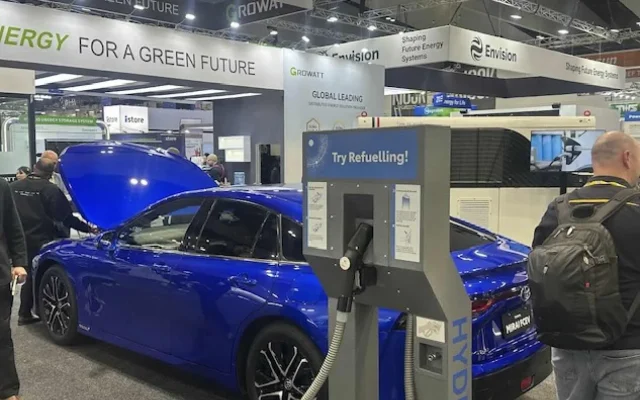 Toyota Pamerkan Mobil Hidrogen di Pameran Kendaraan Listrik